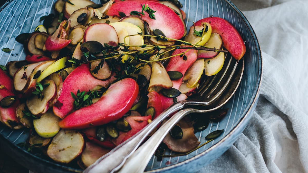Warmer Topinambur-Apfel-Salat | GaultMillau
