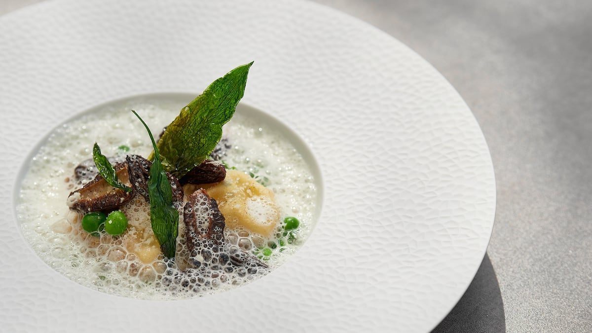 Frühlingsrezept Bärlauch-Ravioli mit Erbsen und Morcheln