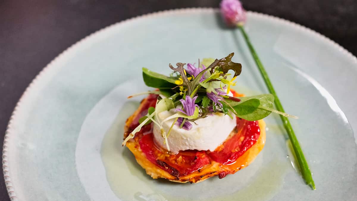 Rezept Tomaten-Tarte-Tatin mit Ziegenkäse von Andreas Caminada ...