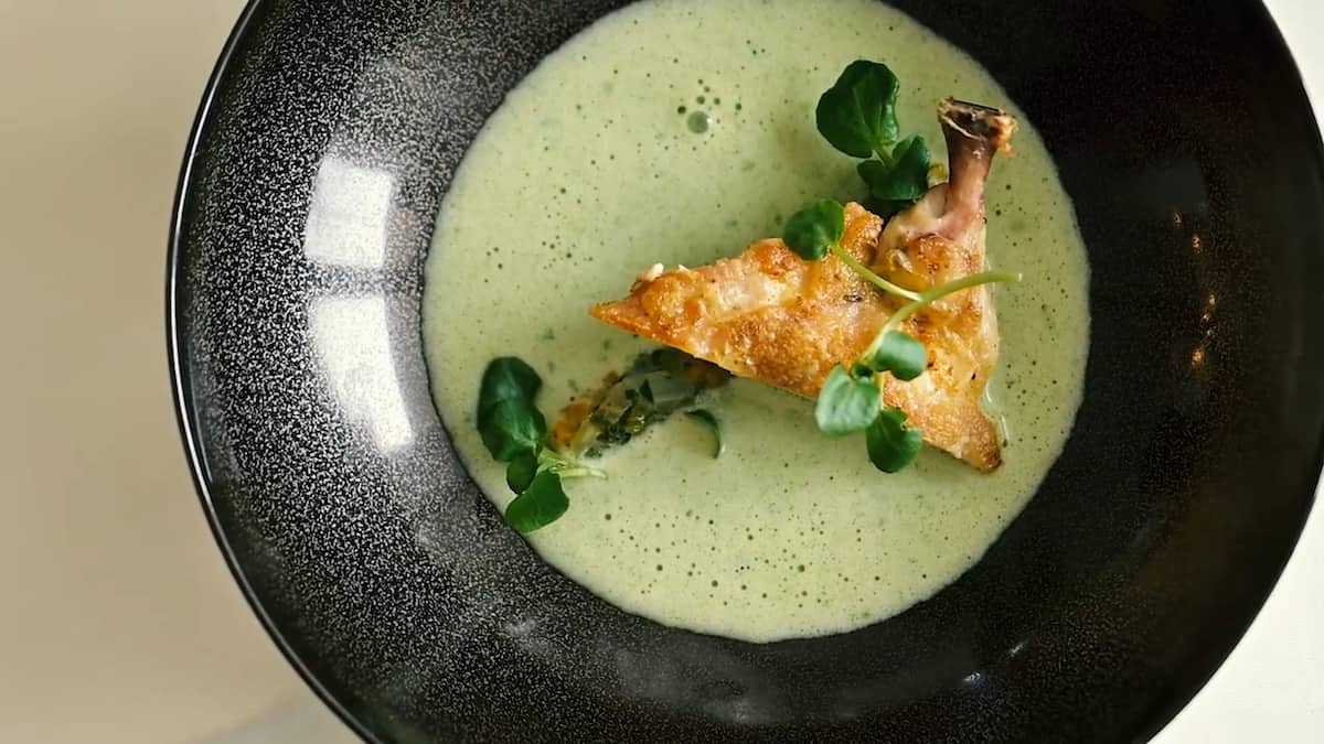 Rezeptvideo Brunnenkresse-Suppe mit Mistkratzerli Rezeptvideo Brunnenkresse-Suppe mit Mistkratzerli