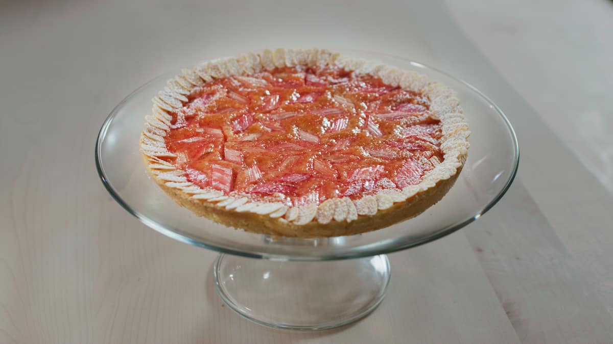 Rhabarberkuchen by Andreas Caminada | GaultMillau