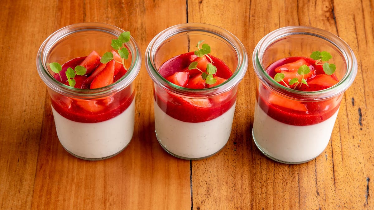 Panna Cotta mit Erdbeeren by Mike Wehrle | GaultMillau
