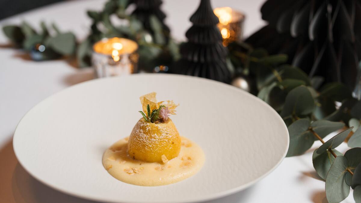 Karamellisierter Bratapfel mit Zimt-Zabaione | GaultMillau