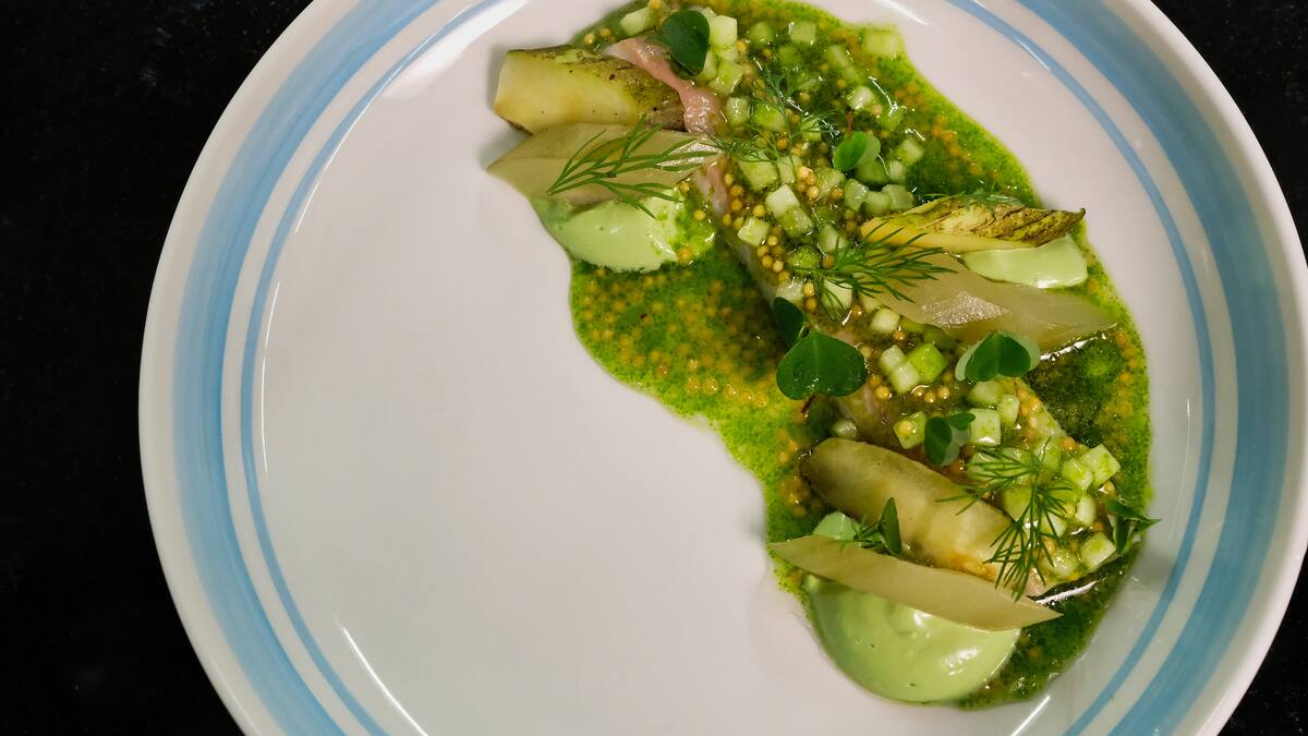 Rezept: Temperierte Forelle, Sauerampfer-Creme, Gurke