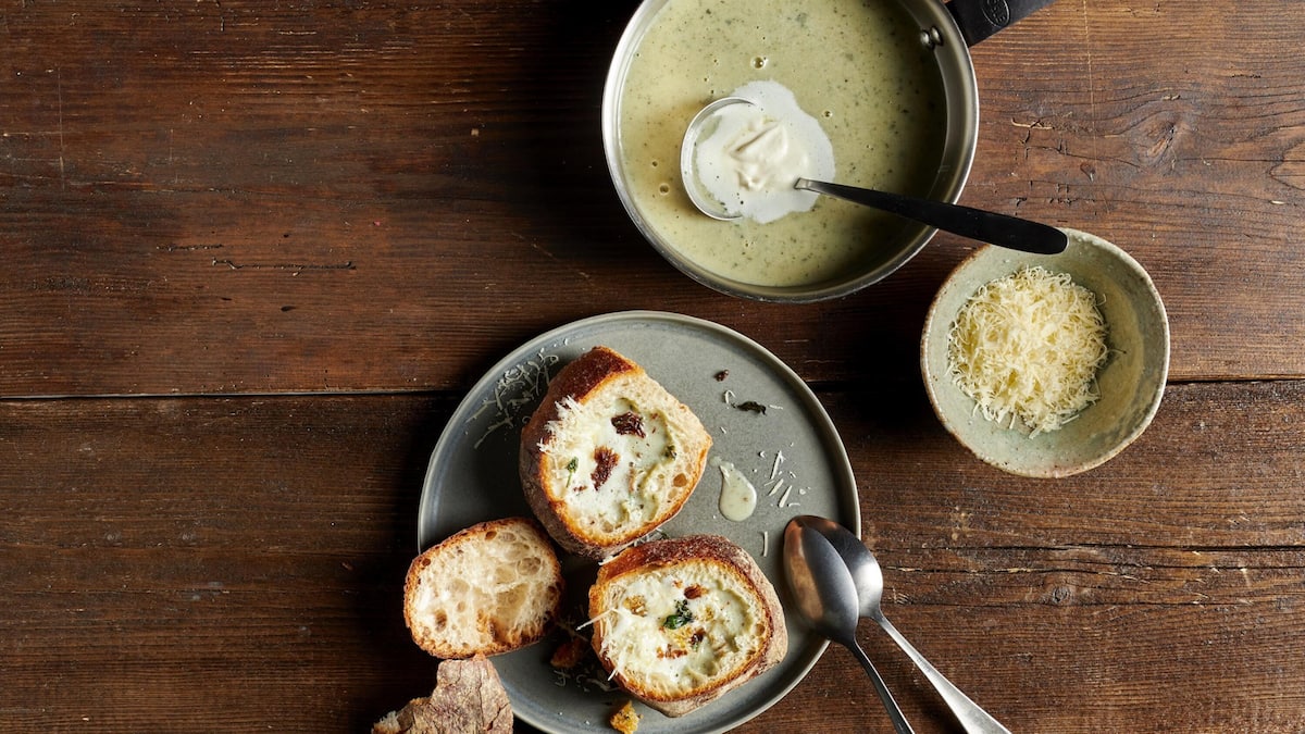 Rezept SbrinzSuppe mit Bouillon und Zwiebeln