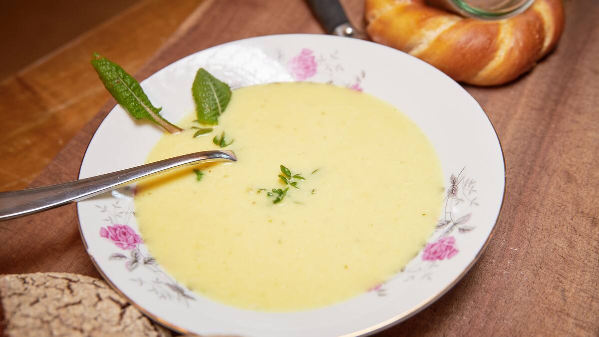 Schlüsselblumensuppe by Klaus Leuenberger | GaultMillau