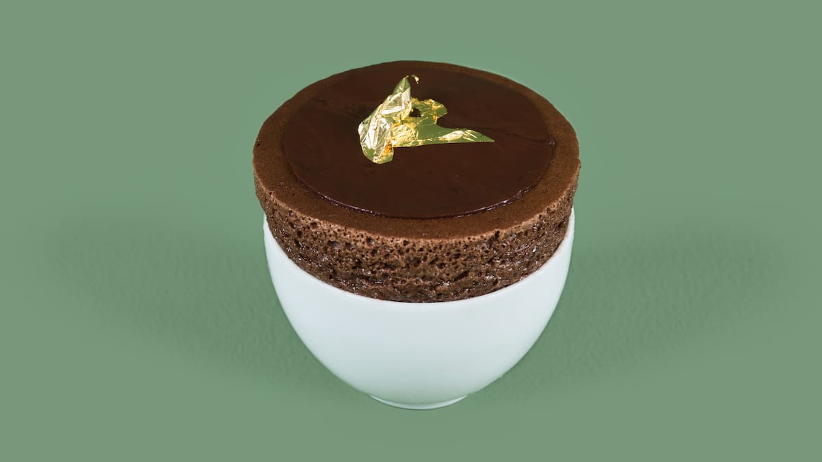 Schokoladen-Soufflé by Andreas Caminada | GaultMillau