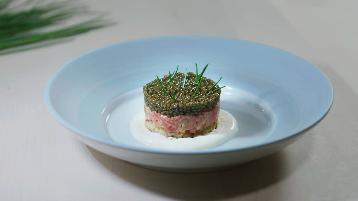 Rindstatar mit Rösti und Kaviar | GaultMillau