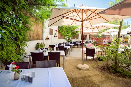 ABGEGOLTEN Aussenansicht Sommer Die Terrasse der Krone, Kittipon's Finest Thai Cuisine ohne Gaeste. Krone, Kittipon's Finest Thai Cuisine Binningen, 19.6.2017 © Ellin Anderegg