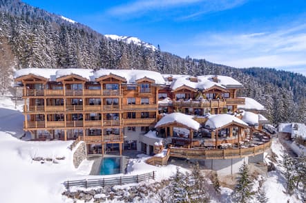 Aussenansicht Winter LeCrans Hotel & Spa Crans-Montana, 30.1.2017 © HO