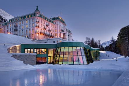 Aussenansicht Winter Abend Grand Hotel Kronenhof Pontresina, 13.1.2017 © HO Grand Hotel Kronenhof, Pontresina © HO