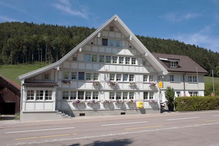 Aussenansicht Sommer Baeren Bären Grub, 19.1.2017 © Charles Seiler