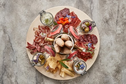 Jungfrau, Hotel, Food, Stefan Beer, Tina Sturzenegger, Food Fotografie, on location Restaurant La Terrasse, Victoria Jungfrau Grand Hotel und Spa, Menu vo hie, Interlaken © HO