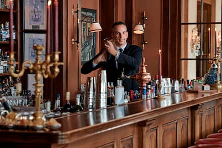 Thomas Huhn, Chef de Bar, Gastgeber Bar. - Story: Grand Hotel Les Trois Rois, Hotel des Jahres 2019, GaultMillau, Basel 2019 - © Geri Born