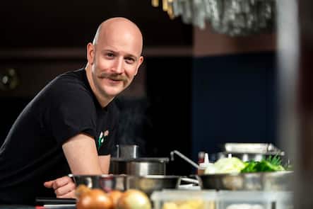 Livecooking Markus Stoeckle, Restaurant Rosi, kocht Kaesespaetzle Rosi, Zürich, Markus Stöckle, Käsespätzle, Live Cooking, züri isst  © Nik HungerÂ