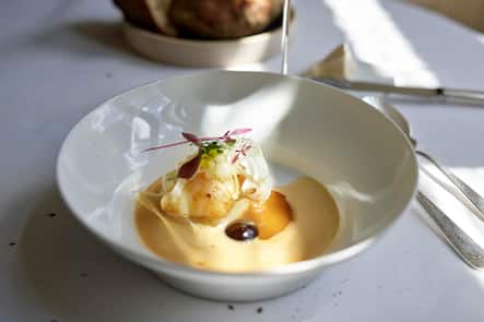 Zander, BBQ, Fenchel, Safran Sauce, Dom_Perignom_Andreas-caminada Dom Pérignon, Dom Perignon, Andreas Caminada, Schloss Schauenstein, Fürstenau © Caspar Martig