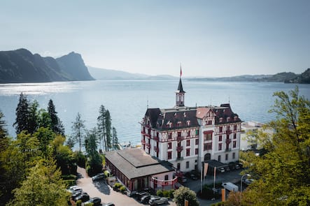 Aussenansicht im Frühling Vitznauerhof, Vitznau Restaurant Sens