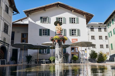 Preview_Unbearbeitete Bilder Matthias Altdorf, Gasthaus am Brunnen, Valendas, GR - SI GRUEN #4_16.10.2020 © Fabian Häfeli