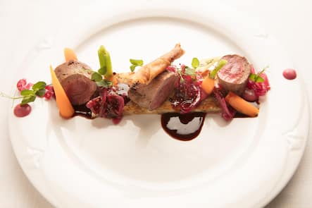 Reh-Rücken- Entrecôte Portwein-Jus Zwiebel-Gemüse Rosmarin-Laugen-Terrine. - Al Dente: Wirtshus zum Wyberg, Schaffhauserland / Blauburgunderland, Freienstein-Teufen 2019 - © Marcus Gyger