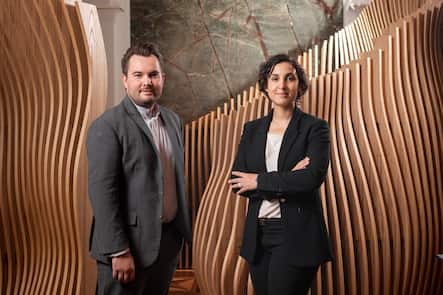 Sommeliere Amanda Wassmer Champagner, Laurent-Perrier Alexandra 2004 Auf Wachholderholz grillierter Rehrücken mit Aprikosen-Umeboshi, Wildjus, Tannenöl, Selleriepüree und Kiefernzapfen, Sven Wassmer, Restaurant Memories, Hotel Quellenhof des Grand Resort, Bad Ragaz, Sebastian Stichter Restaurantleiter Amanda Wassmer, Sommelier, Grand Resort Bad Ragaz, Laurent Perrier, Champagner, Bad Ragaz © Digitale Massarbeit