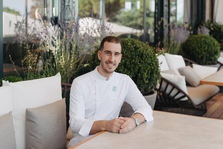 Chefkoch vor Ort Jordan Theurillat - Restaurant Anne-Sophie Pic - Hotel Beau-Rivage Palace Lausanne - Sommer 2024 - Copyright Olivia Pulver