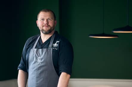 Pascal Steffen kocht mit Gemüse vom Birsmattehof (Therwil BL), die Lieferanten (Nicole & Alexander Tanner und Gebrenedhin Fisaha) zu Gast im Restaurant Roots Basel, Gericht: «Roots Garden», 19.02.2025, Foto Lucia Hunziker