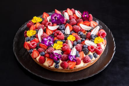 Mike Wehrle Seven Kitchen Buch 2023 Gerichte Gericht Dessert: Vanilletarte mit frischen Beeren by Mike Wehrle