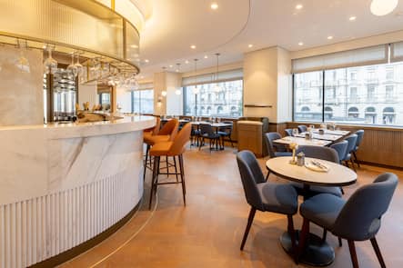 Confiserie SprA 1/4ngli, CafA(C) & Restaurant am Paradeplatz, ZH