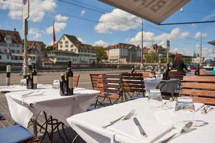 Aussenansicht Sommer Die Terrasse des Restaurants Bianchi ohne Gaeste. Bianchi Zuerich Zürich, 21.3.2017 © HO