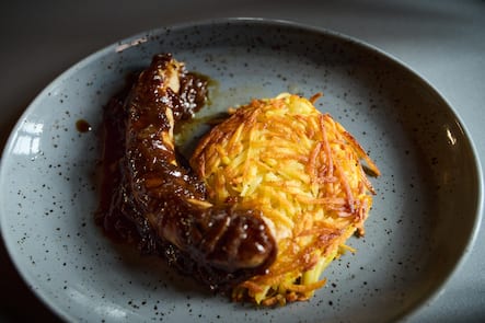 Burebratwurst, Rösti, Zwiebelsauce