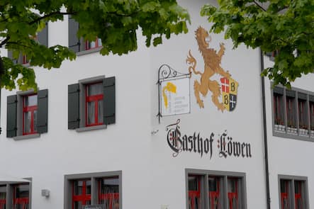 Aussenansicht Fruehling Sommer Gasthof Loewen Löwen Bubikon, 3.2.2017 © Charles Seiler