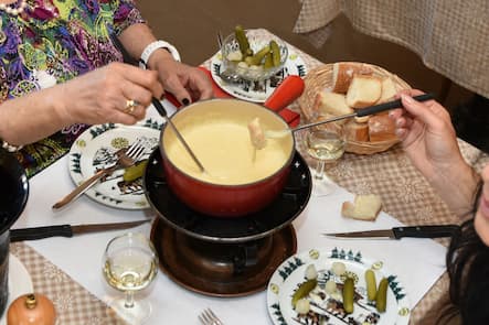 GAULTMILLAU.CHANNEL-GENEVE-FONDUE-AUBERGE-DE-SAVIESE