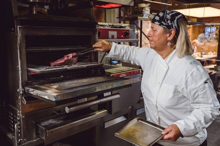 Géraldine Geroue, Küchenchefin im 1818 - Swiss Deluxe Hotel Tour: Riffelalp, 1818, Myoko, Mont Cervin Grill in Zerrmatt - 1. September 2019 - Copyright Olivia Pulver