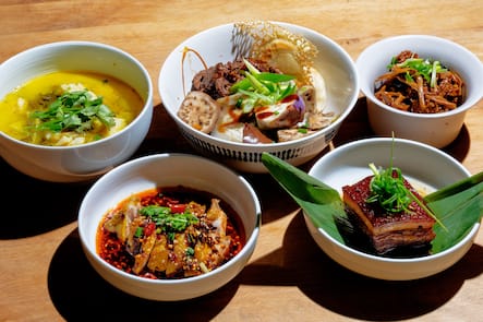 Winzige Küche, grosser Geschmack: Im Lè Cuisine an der Zürcher Neugasse treffen Sichuan-Schärfe und butterzarter Schweinebauch nach Shanghai-Art aufeinander.