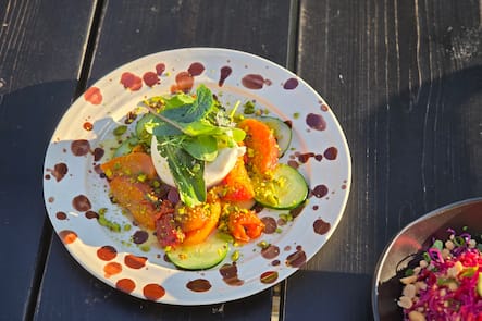 Pfirsich und Burrata