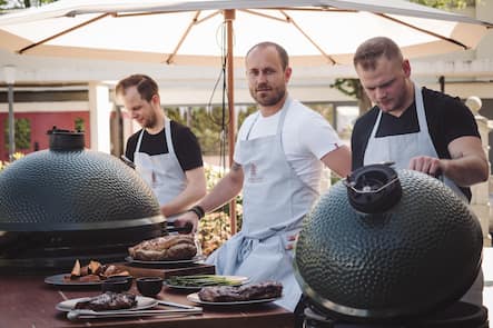 Grillieren mit Chef Tobias Funke auf dem Big Green Egg für den Profi. - Restaurant Fernsicht Heiden - Freitag, 7.6.2019 - Copyright Olivia Pulver