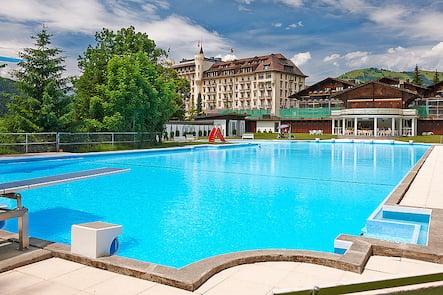 TOP-10-POOLSIDE-PISCINE-GSTAAD-PALACE-ROMANDIE-SUISSE