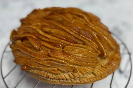 GAULTMILLAU-CHANNEL-GENEVE-GALETTE-DES-ROIS-GRACEFULLY-CAKE