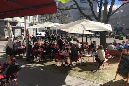 Tellplatz 3, Terrasse im Frühling