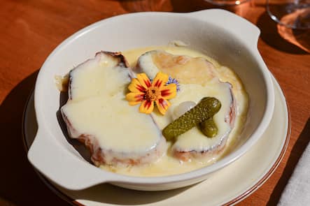 auberge-du-vallon-de-van-mattias-mathilde-jacques-dalcroze-salvan-auberge-de-montagne