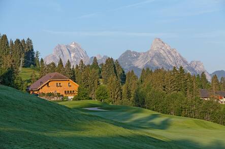 Aussenansicht Sommer/Herbst Golfclub Gstaad-Saanenland Saanenmoeser Saanenmöser, 21.3.2017 © Marcus Gyger