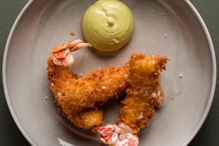 Scampi im Panko mit Wasabi-Mayo von Küchenchef Pietro Spotti - Restaurant Dal Mulin St. Moritz - November 2021 - Copyright Olivia Pulver