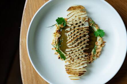 Byline Erna Drion Gericht:Â Our Kohlrabi, precise geometrical cut, pan-fried until lightly caramelised, and served on a bed of Kleâs twist on the Mexican Aguachile sauce, made with Ancho chilli, lime juice, ginger and dry seaweed. We finish the dish with a creamy potato ring and peanutsÂ