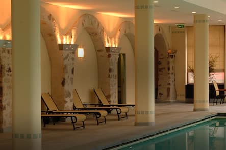 TOP-10-POOLSIDES-ROMANDIE-SUISSE-PISCINE-HOTEL-LES-3-COURONNES-VEVEY