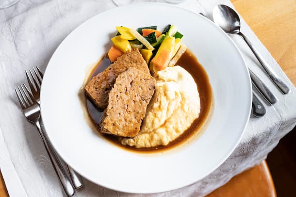 Kalbs-Hackbraten by Ignaz Baumann Landhaus Flaesch, Ignaz Baumann, Hackbraten aus Kalbfleisch