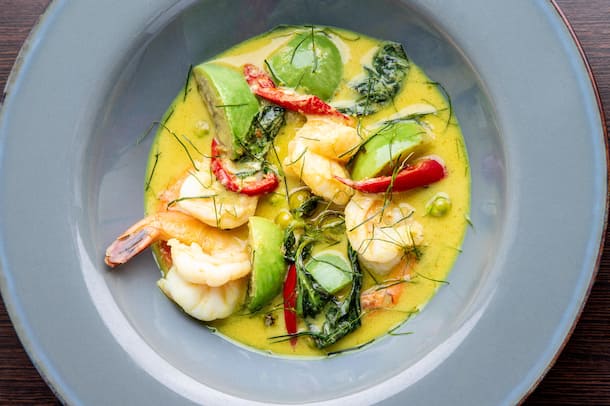 Grünes Curry - Kaeang Kiew Wan Goong Die Bilder dürfen im Zusammenhang mit dem Buch «Seven Kitchens»! Das Kochbuch von Mike Wehrle verwendet werden. Copyright liegt bei Michael Wissing