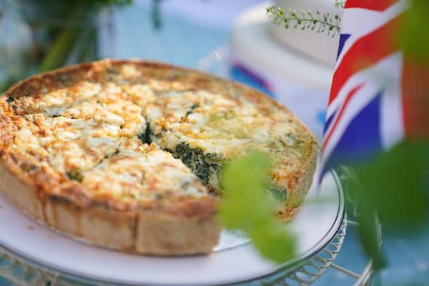 Coronation Quiche The official coronation quiche at a Coronation Big Lunch hosted by the Archbishop of Canterbury, at Westminster Abbey, in central London. Picture date: Tuesday April 18, 2023. (FOTO: DUKAS/PA PHOTOS)
