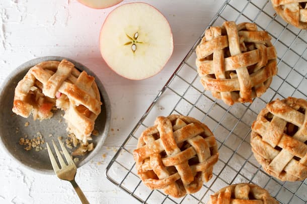Mini-Apple-Pies by LouMalou Handliches Mini Apple Pies by Nadja Zimmermann