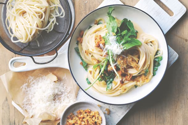 Spaghetti mit Parmesan-Streusel by Donna Hay Rezept: Pasta mit Parmesan-Knusperstreusel, by Donna Hay