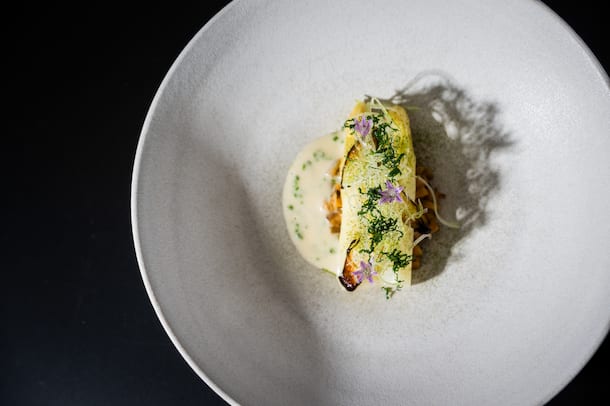 Buttermilch-Beurre-blanc by Silvio Germann Spargel, Salzzitrone, Shiso